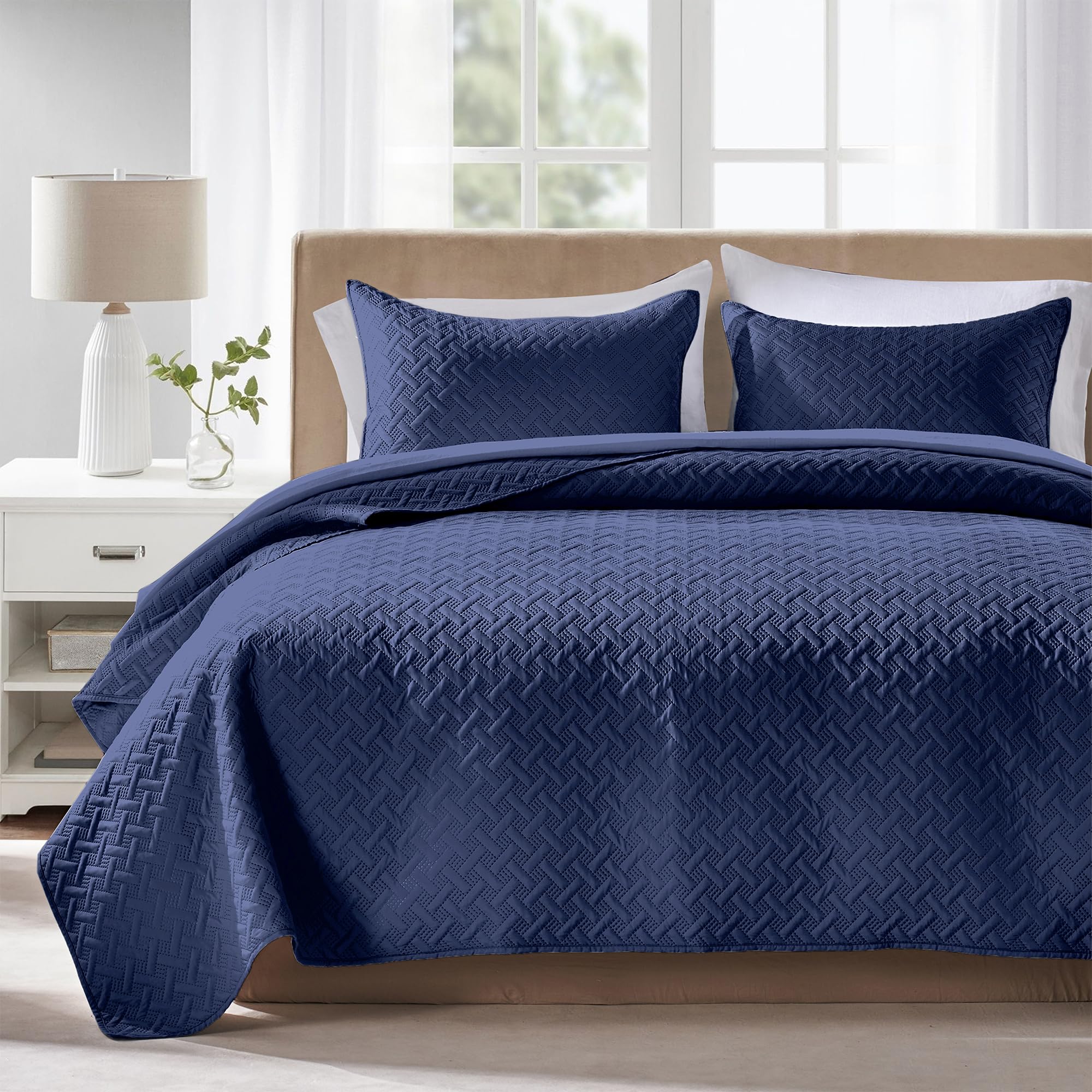 FLYMME Quilts Queen Size - Ultra Soft Navy Blue Quilt Lightweight Microfiber Bedspreads, Classic Bas