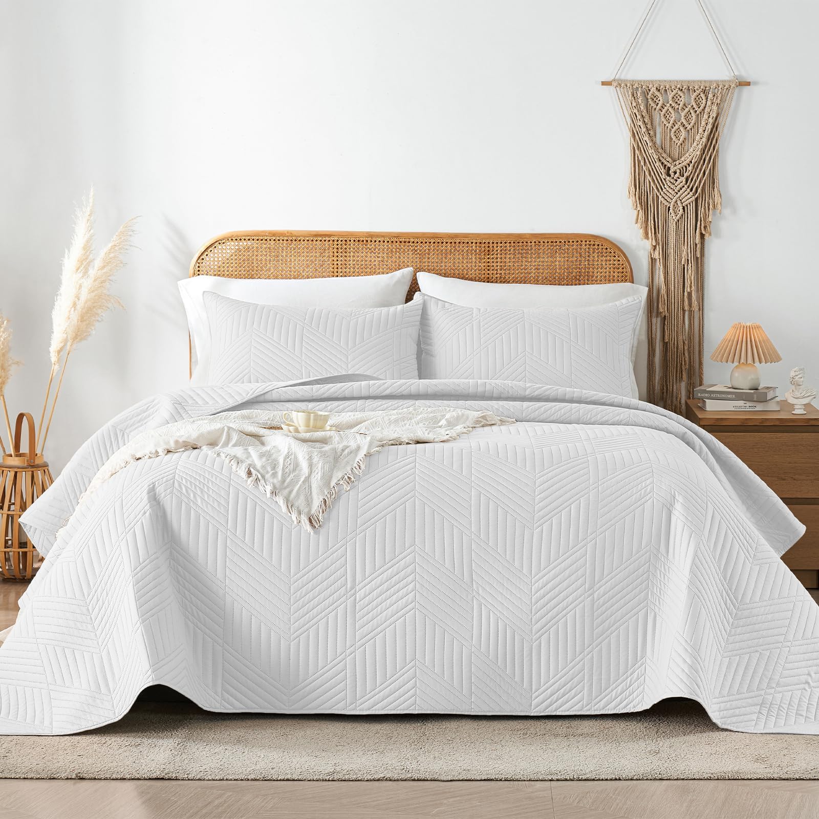 Davulos Queen Quilt Bedding Set,White Ultrasonic Full/Queen Quilt Set Reversible Microfiber Bedspread,Lightweight Soft M