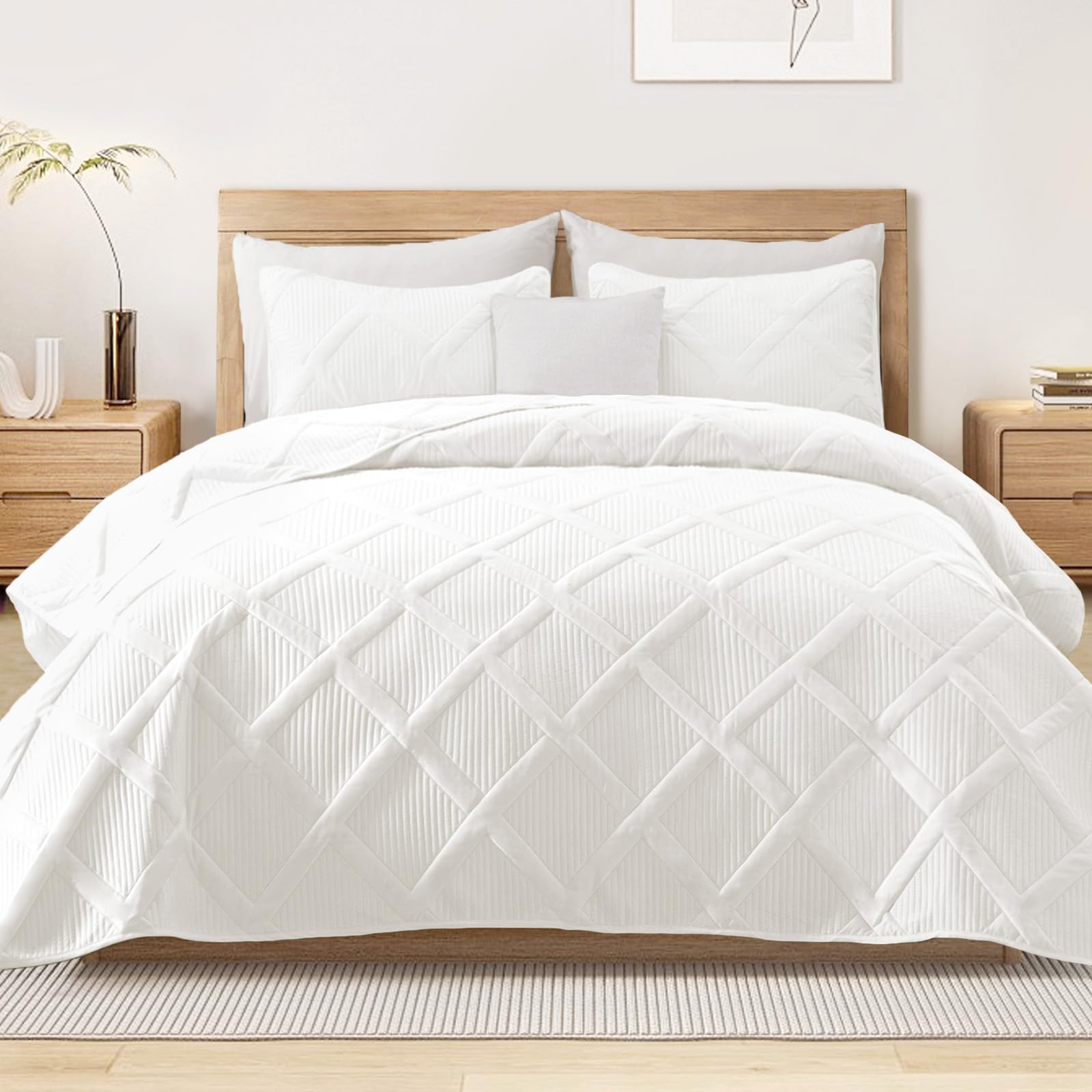 Exclusivo Mezcla King Quilt Set- White Quilts Bedding Set with 2 Pillow Shams, Modern King Bedspread