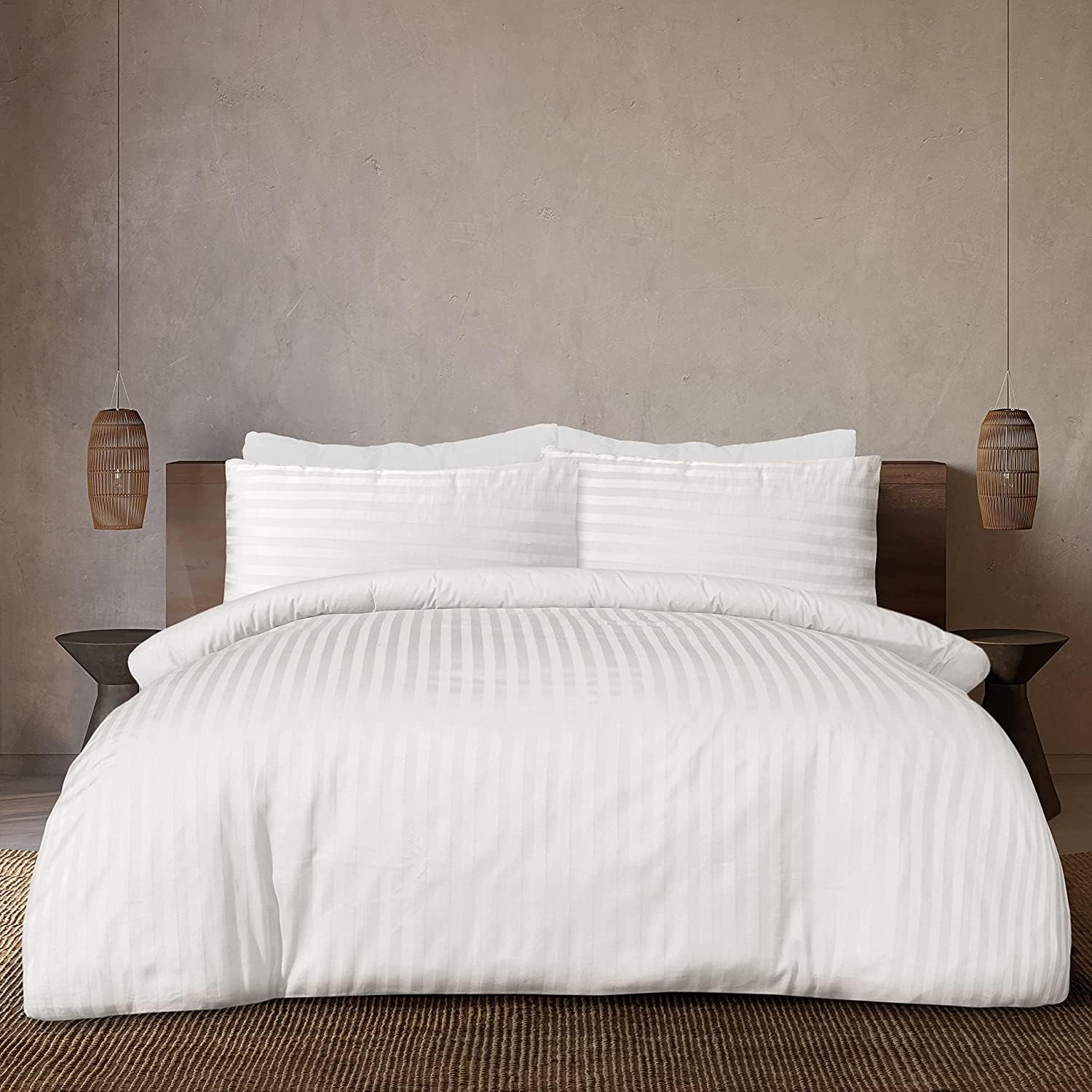طقم غطاء لحاف مخطط مكون من 3 قطع مقاس 220 × 240 سم مع 2 كيس وسادة؛ ابيض المقاس: مزدوج
